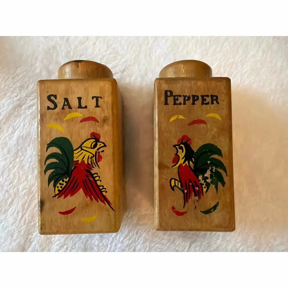 Vintage Wooden Rooster Salt & Pepper Shakers Hand Painted Farmhouse Kitchen Set